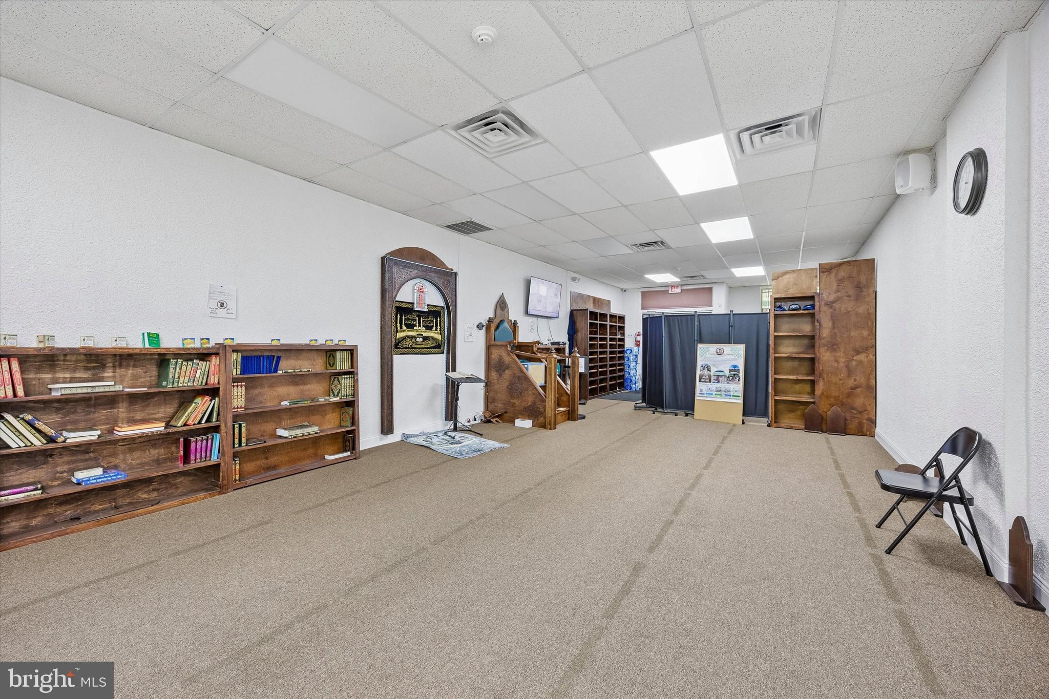 LAWNDALE - Commercial Sale