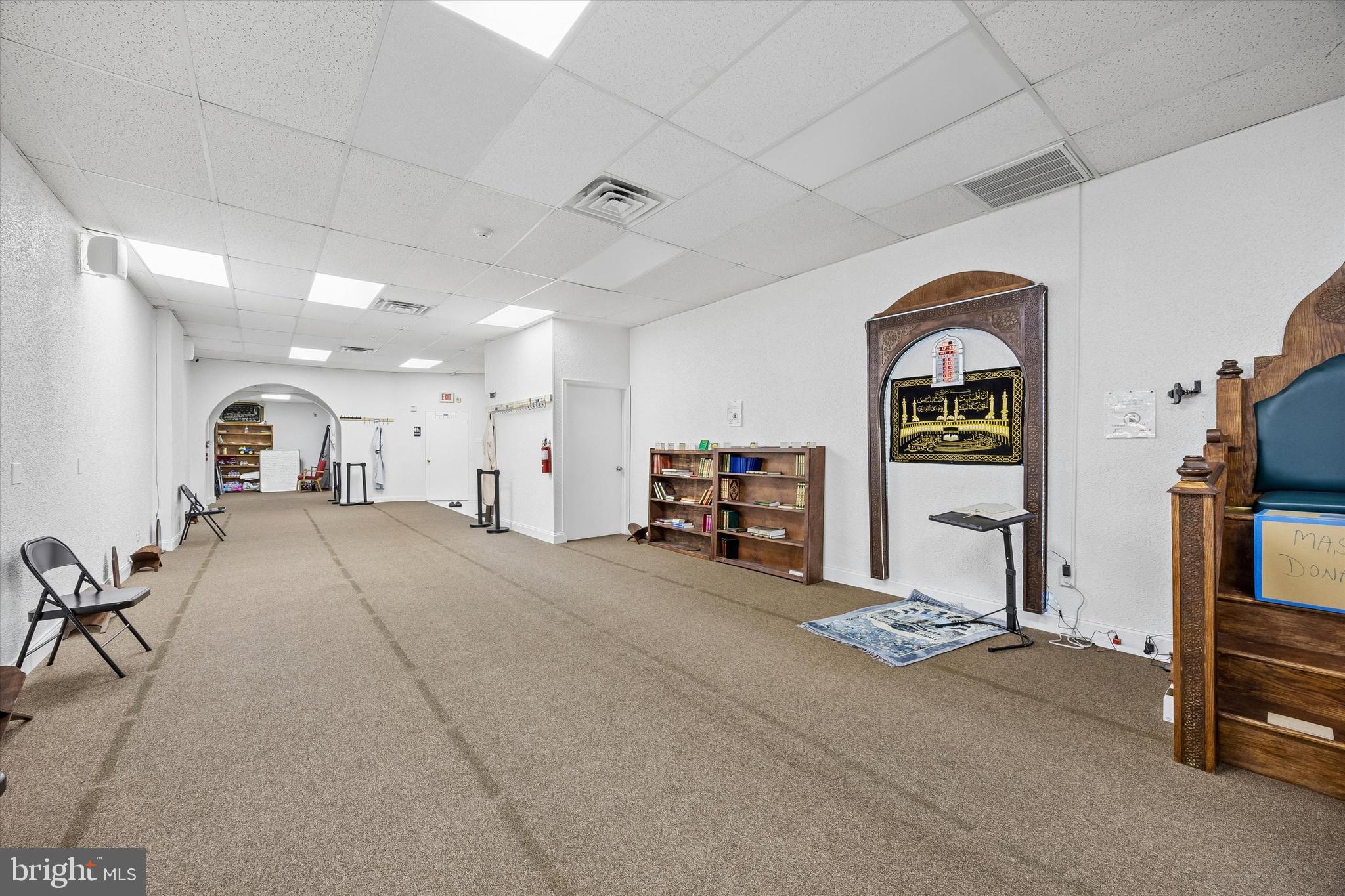 LAWNDALE - Commercial Sale