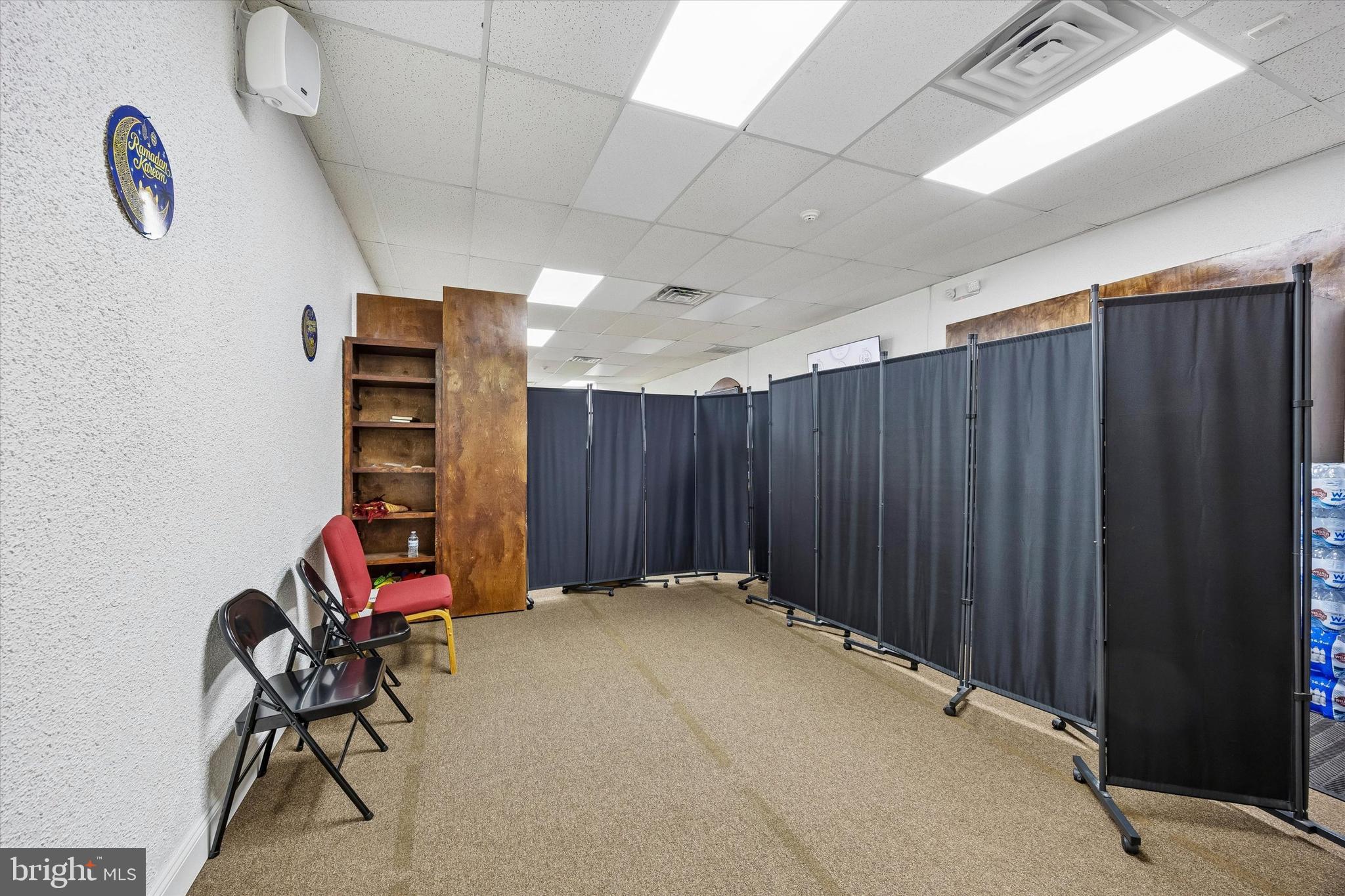 LAWNDALE - Commercial Sale