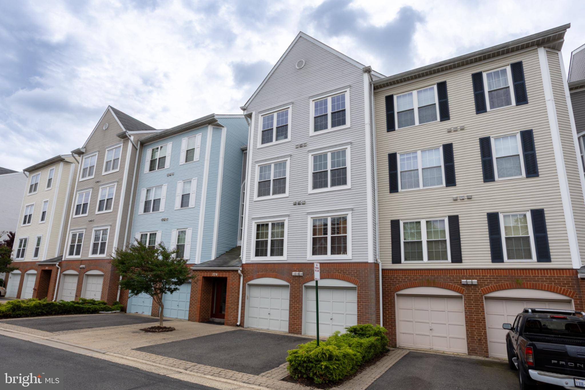 HILLWOOD - Residential