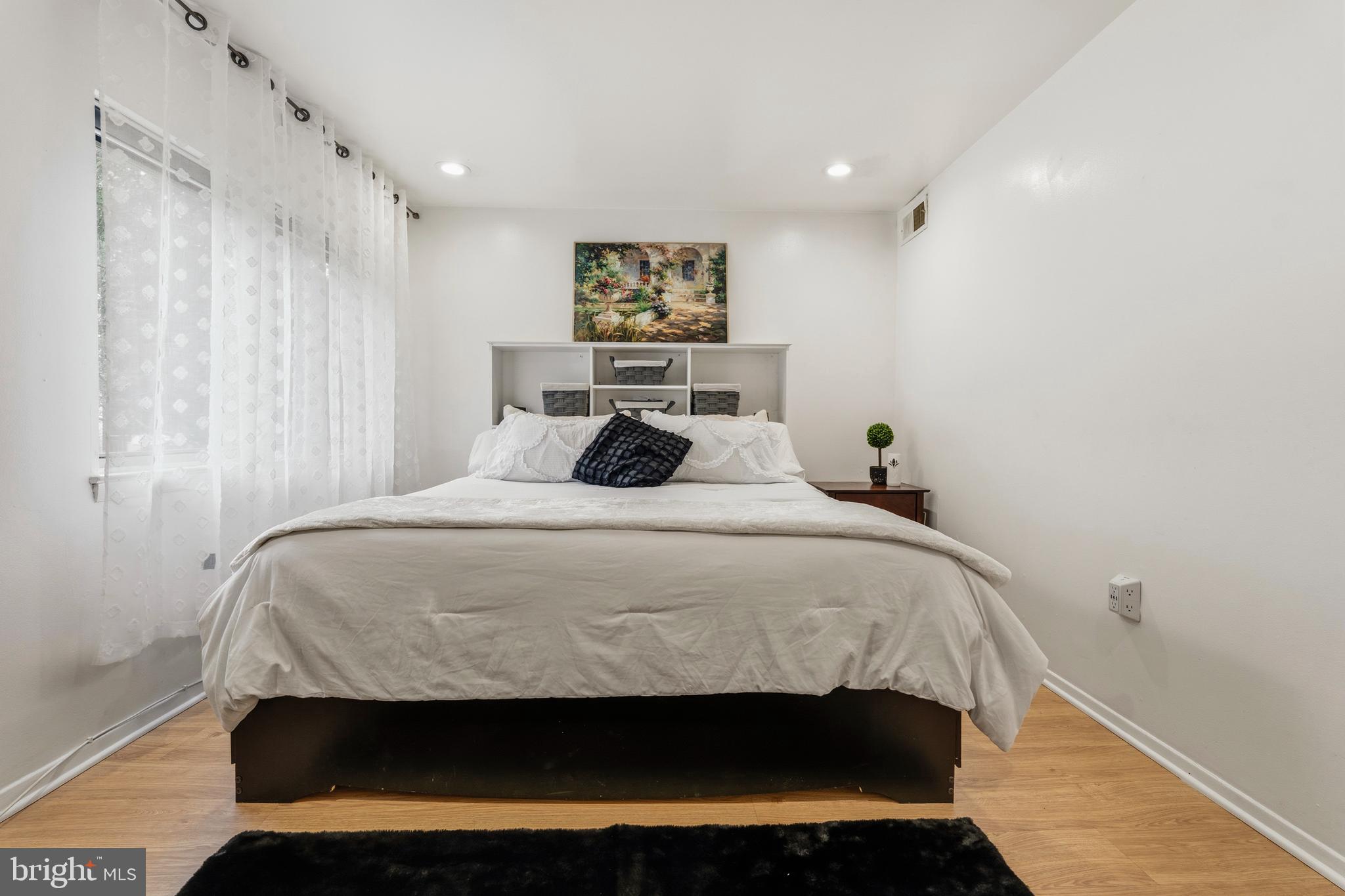 BETHESDA PARK - Residential