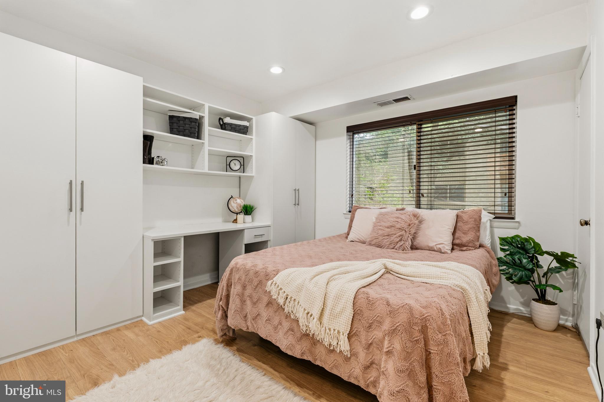 BETHESDA PARK - Residential