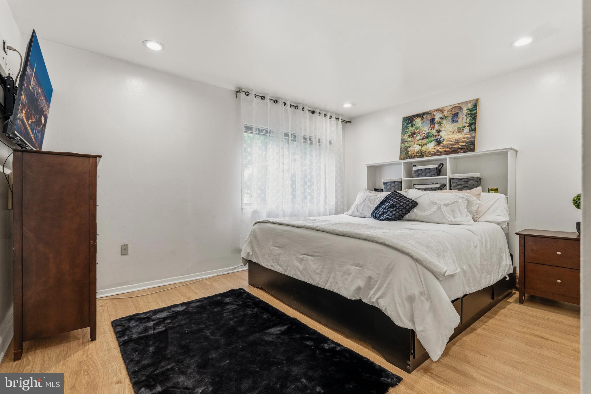 BETHESDA PARK - Residential