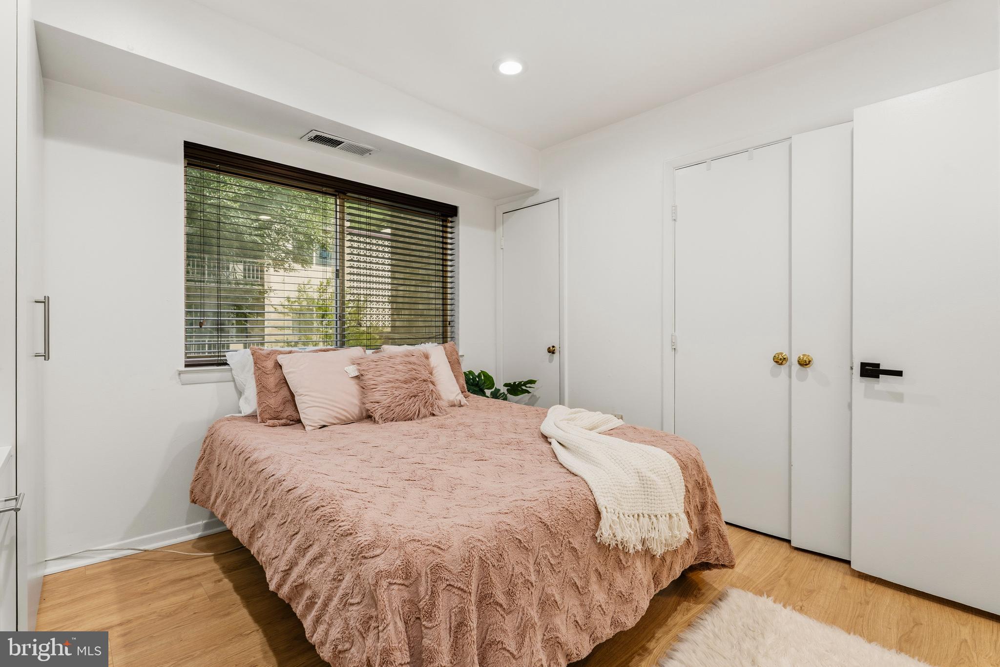 BETHESDA PARK - Residential
