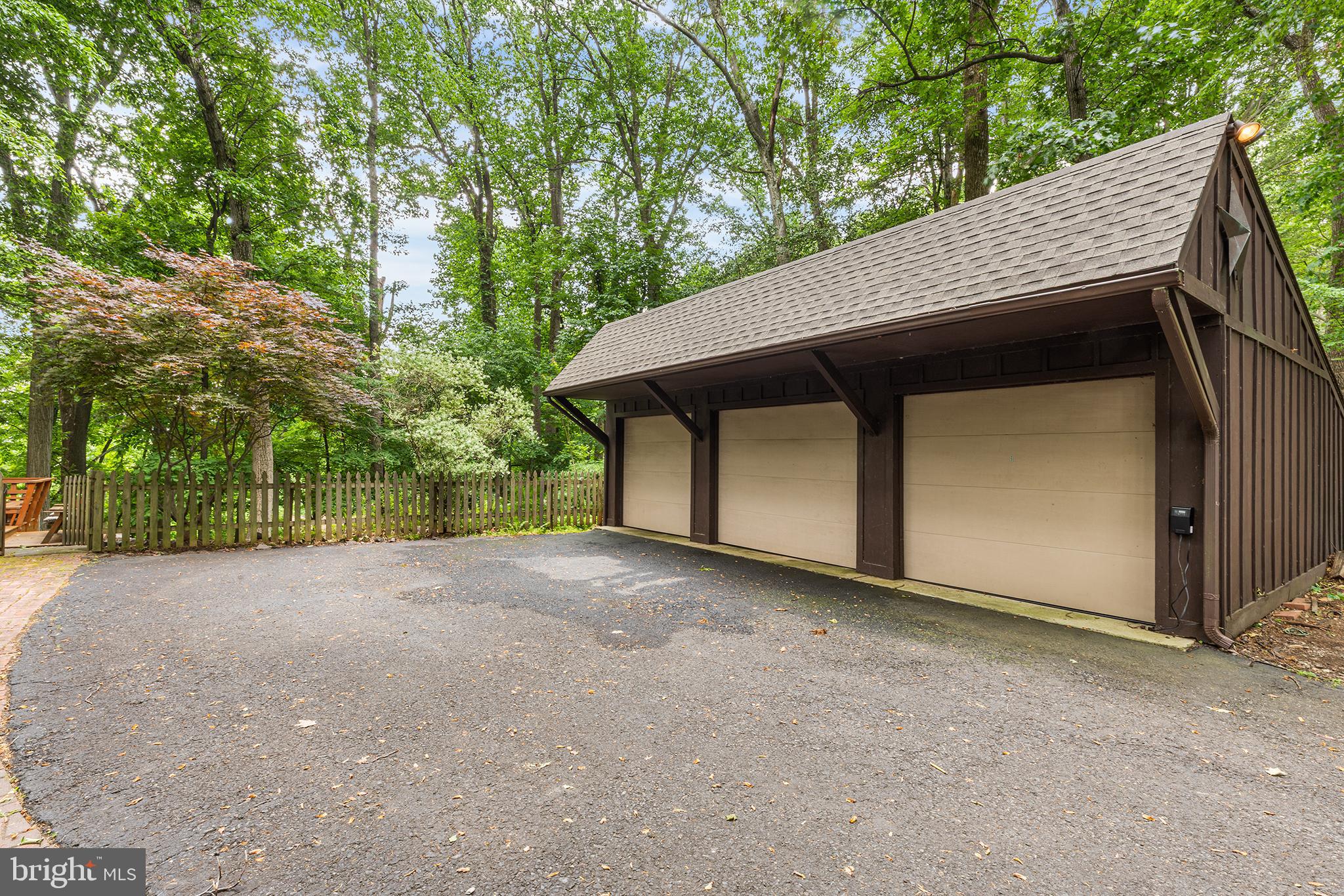 HUNTERS RUN - Residential