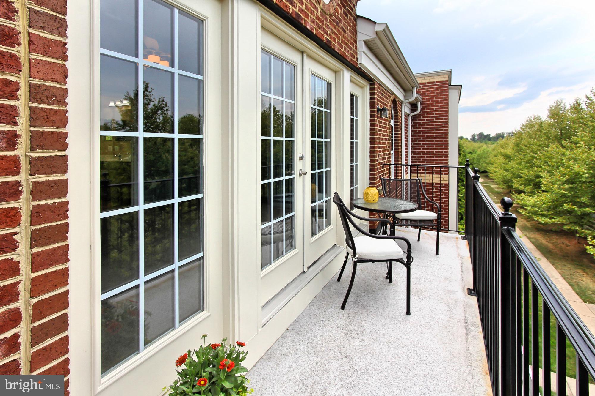 LANSDOWNE TOWN CENTER - Residential