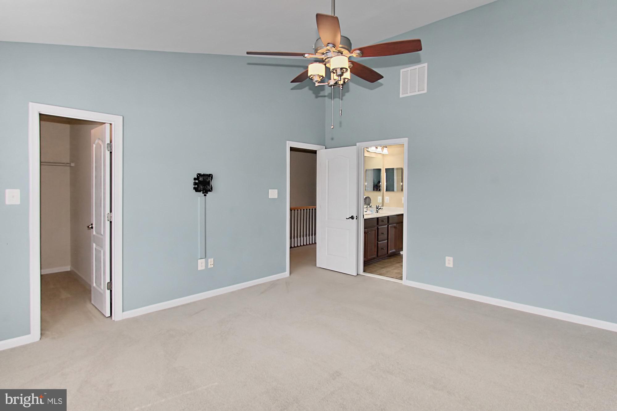 LANSDOWNE TOWN CENTER - Residential