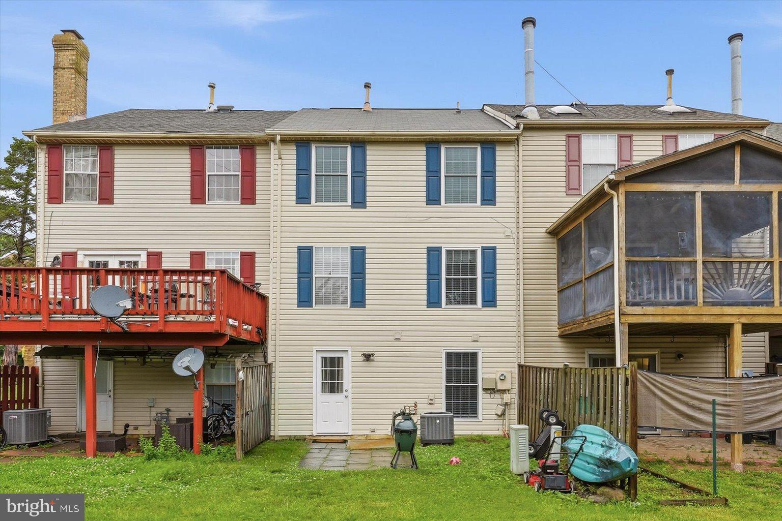 ASHBURN VILLAGE - Residential