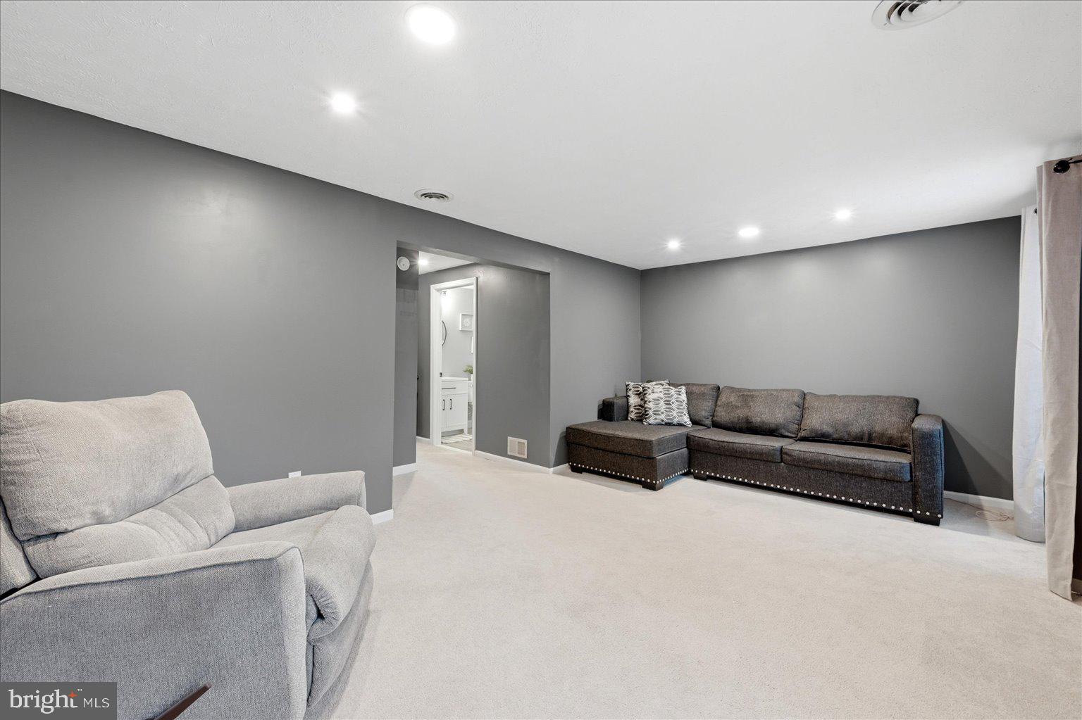 ASHBURN VILLAGE - Residential