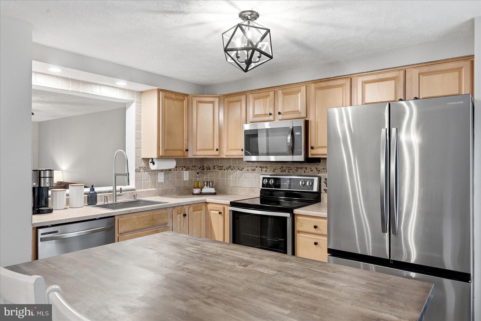 ASHBURN VILLAGE - Residential