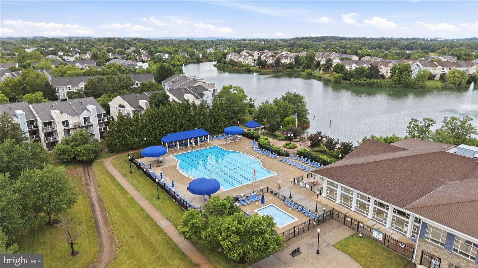 ASHBURN VILLAGE - Residential