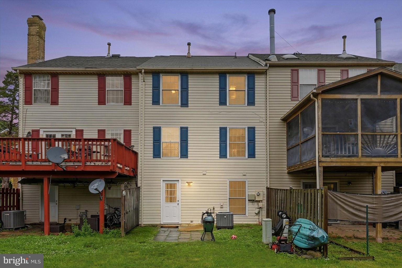 ASHBURN VILLAGE - Residential