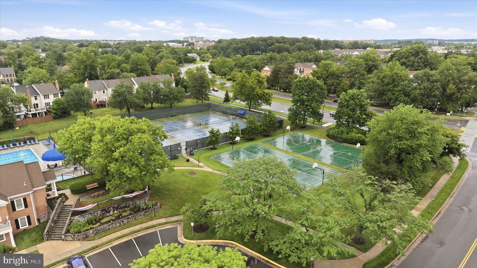 ASHBURN VILLAGE - Residential