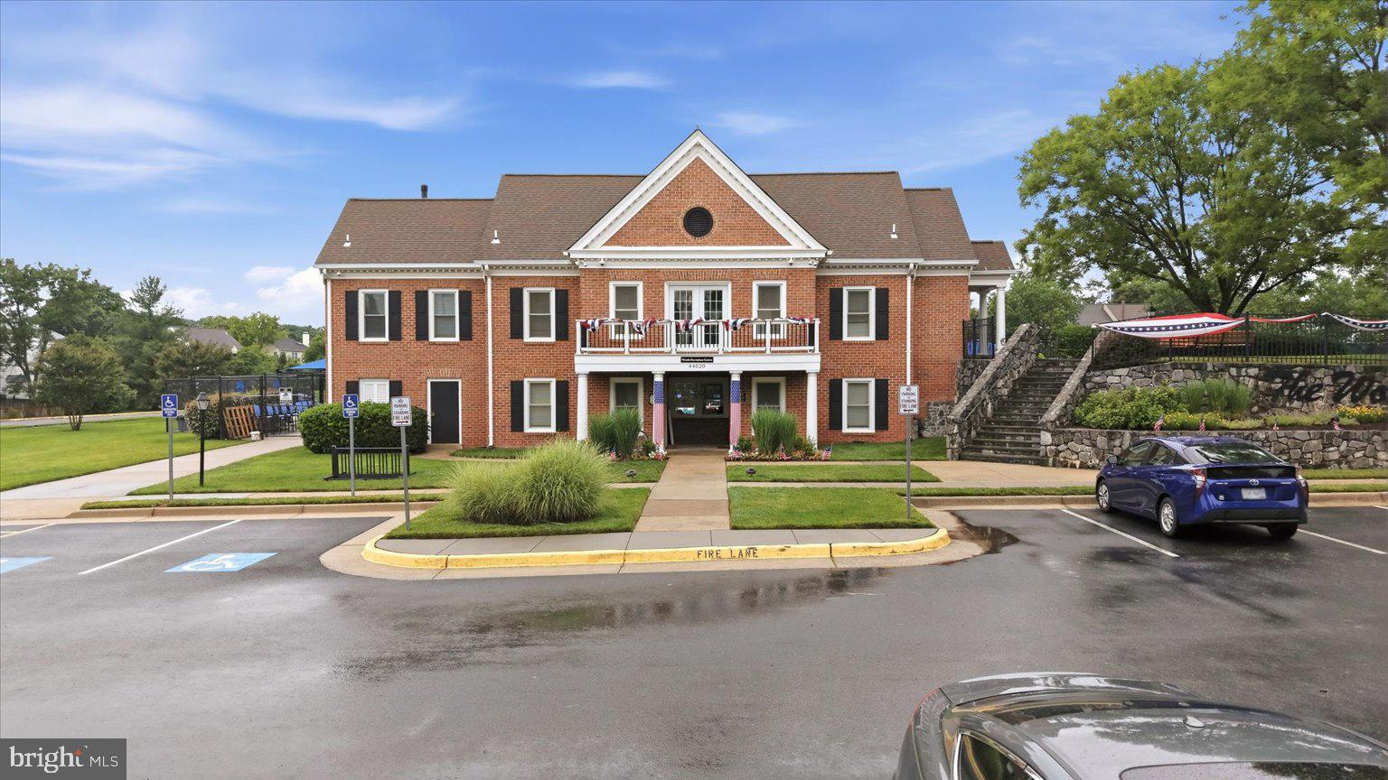 ASHBURN VILLAGE - Residential