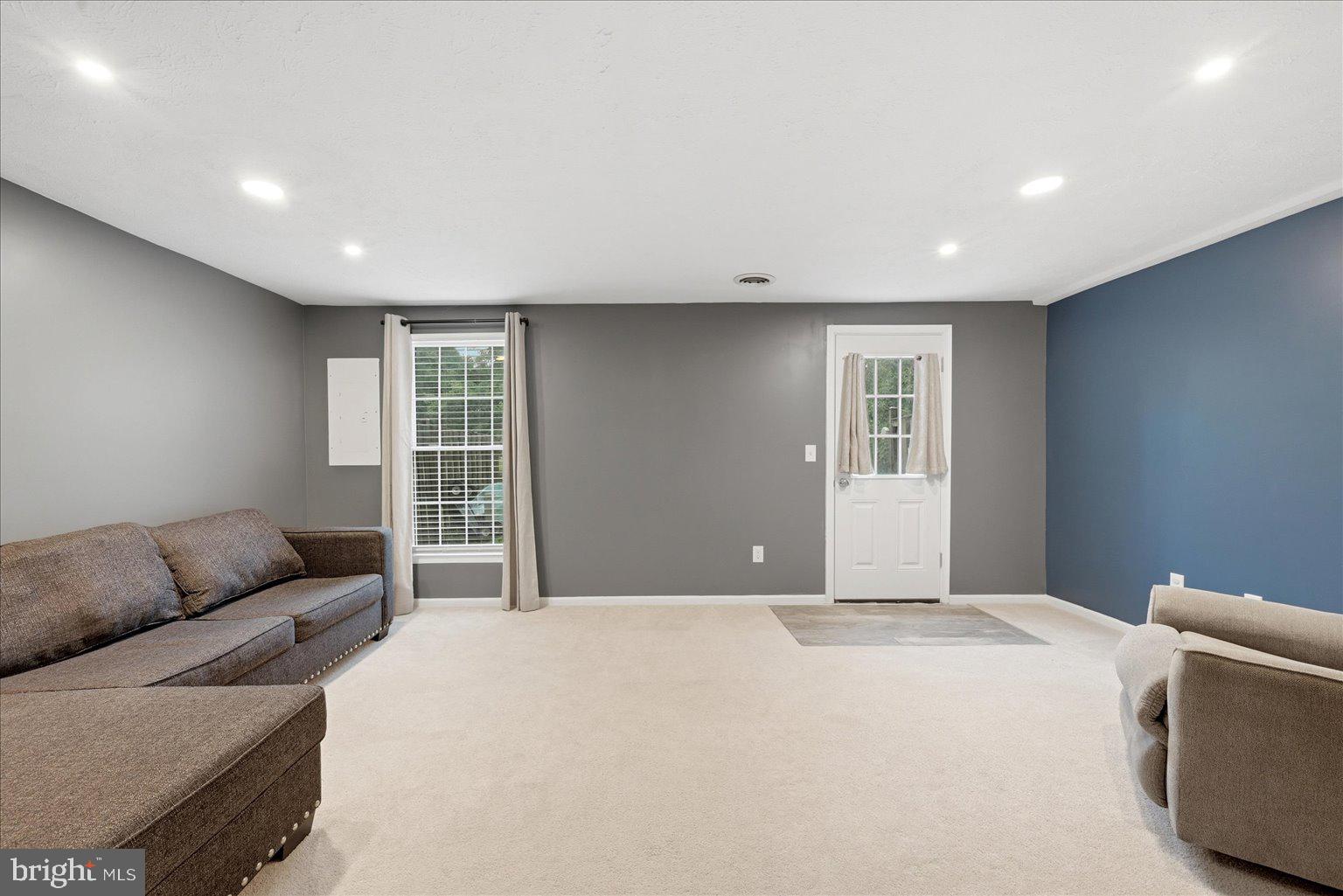 ASHBURN VILLAGE - Residential