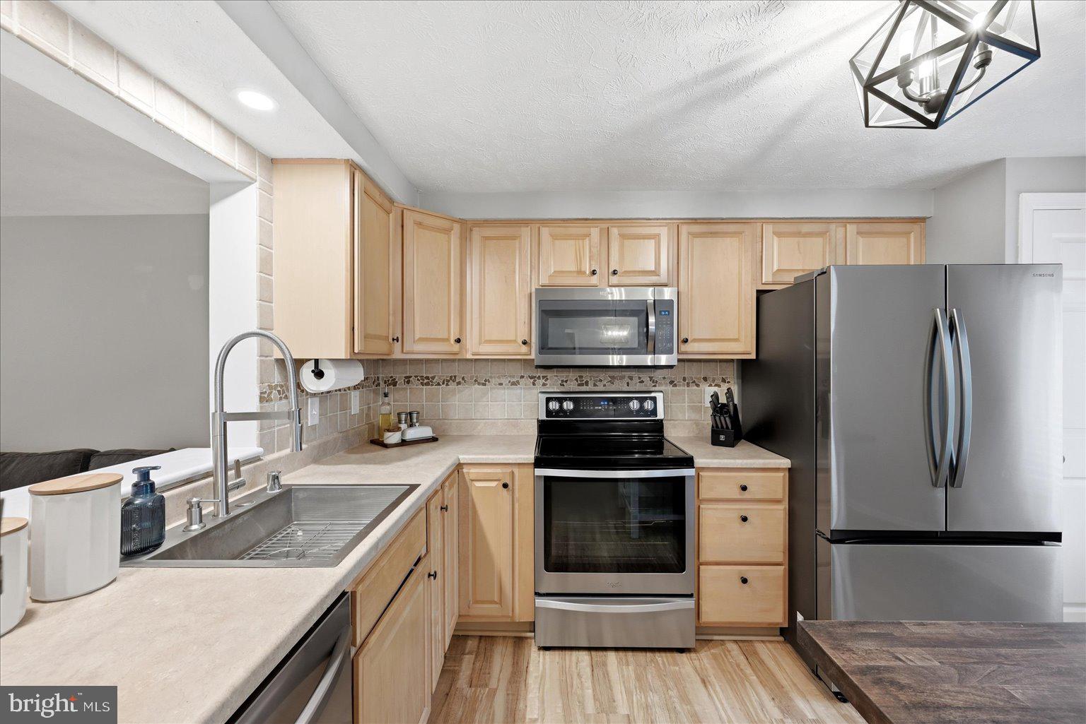 ASHBURN VILLAGE - Residential