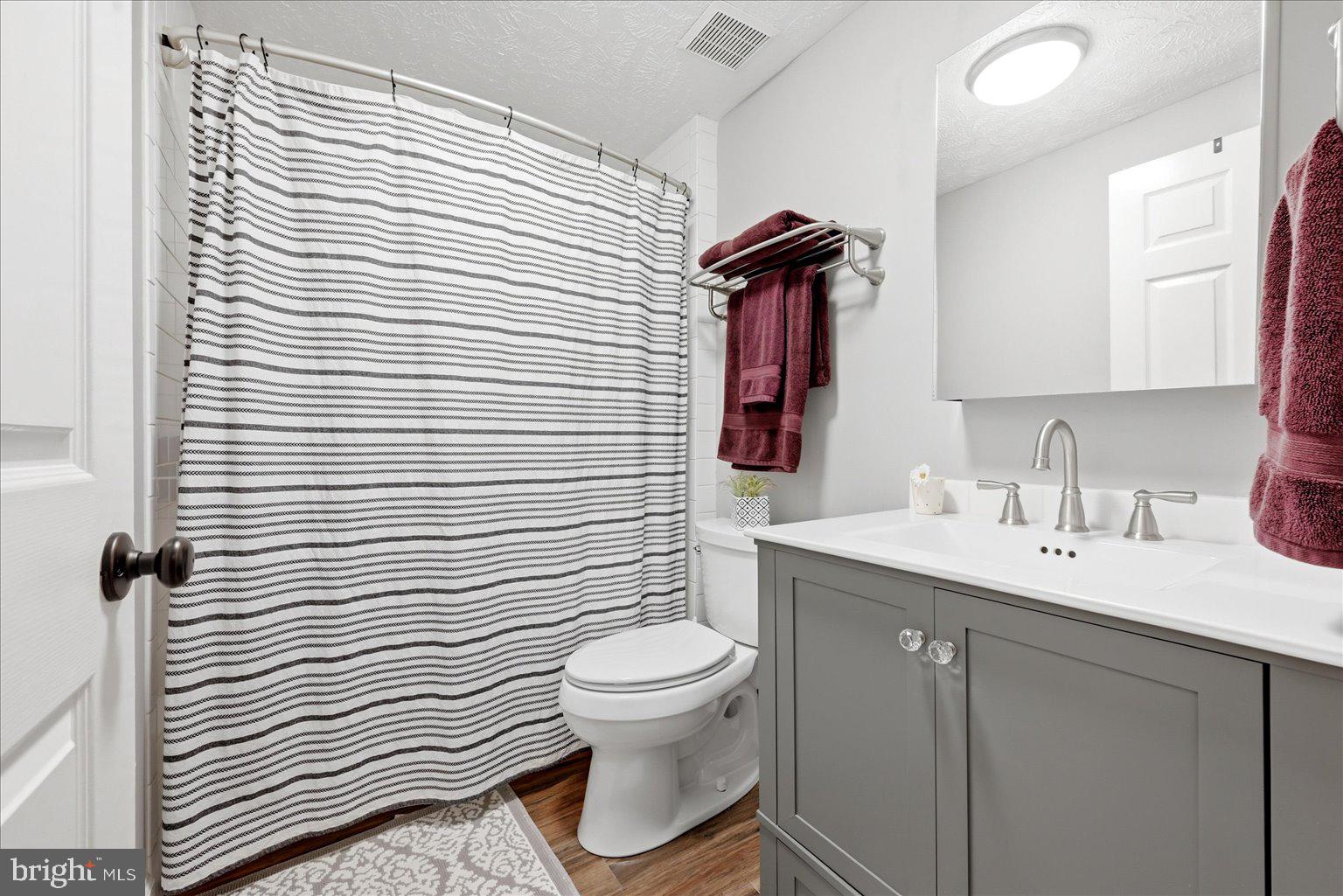 ASHBURN VILLAGE - Residential