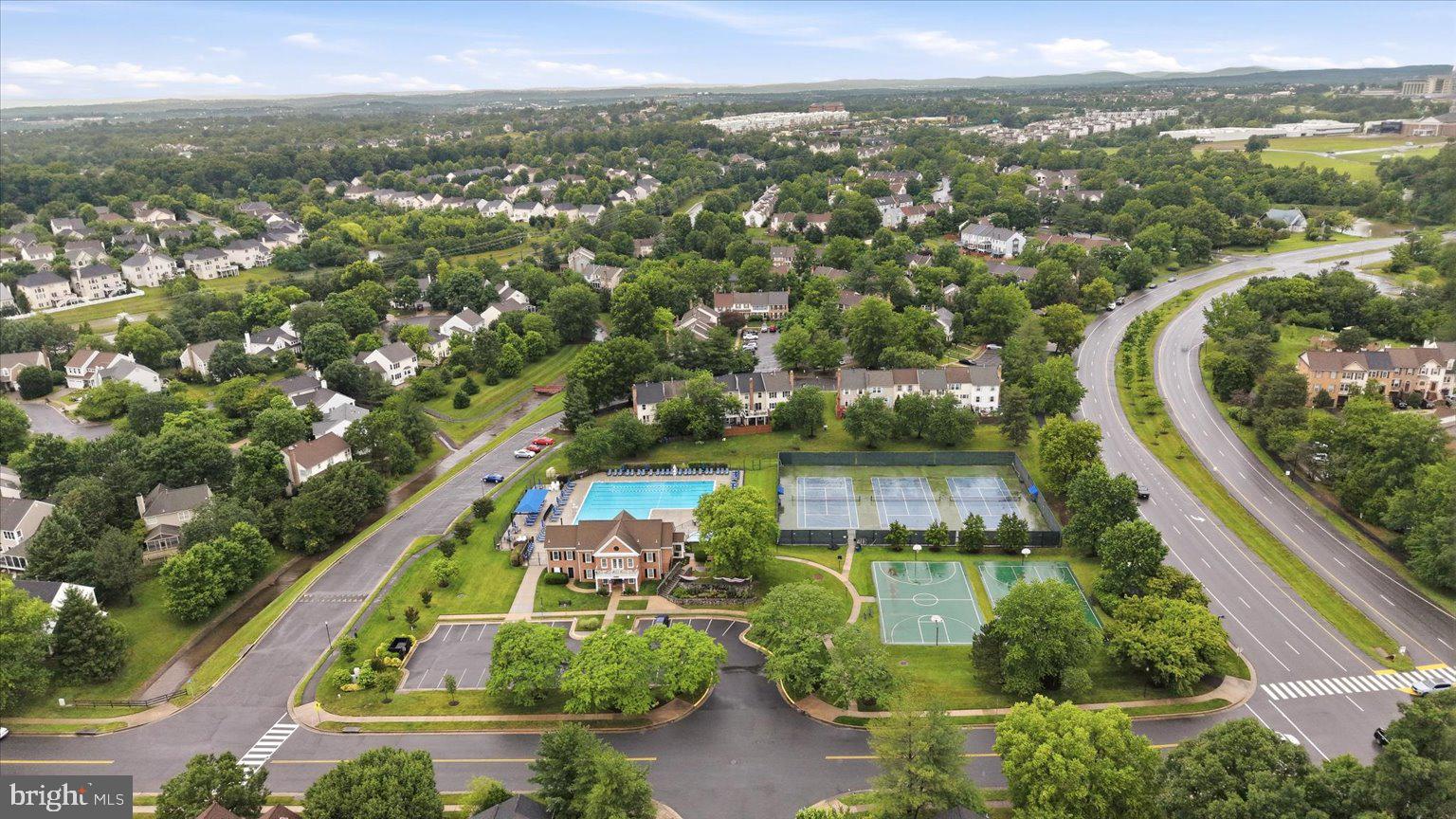 ASHBURN VILLAGE - Residential