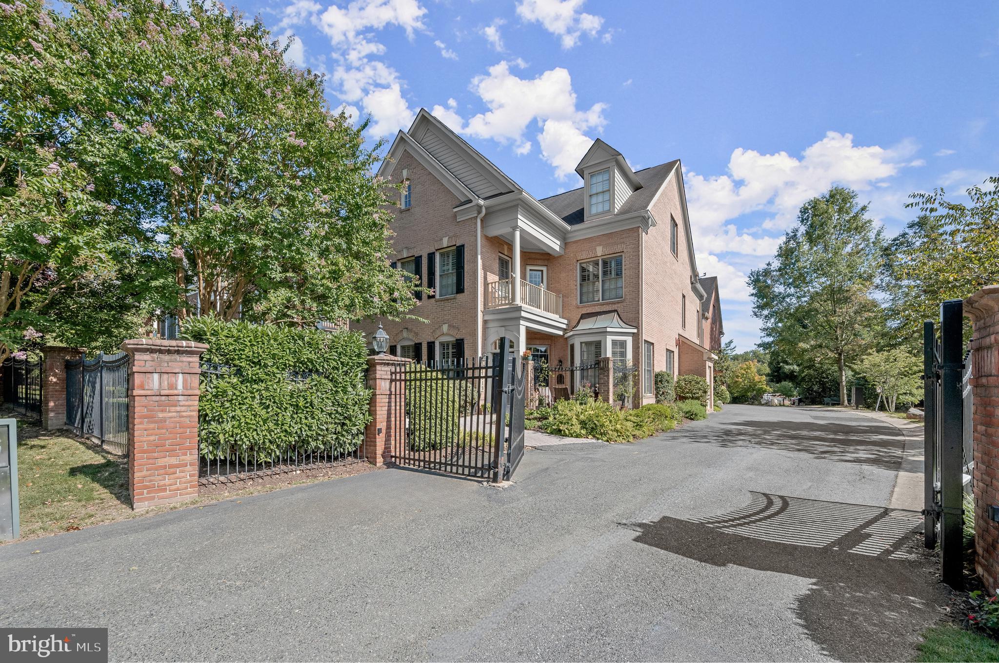 CHEVY CHASE MEWS - Residential
