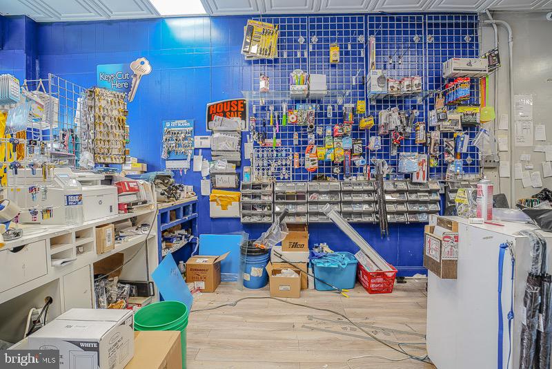 WYNNEFIELD - Commercial Sale