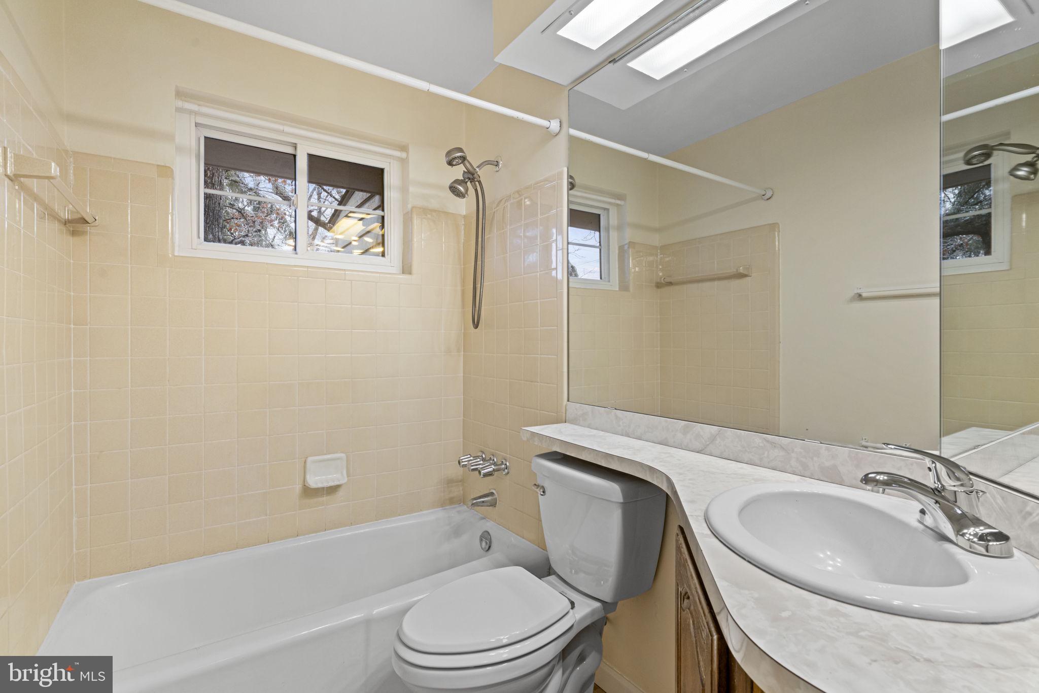 LAWNVALE ESTATES - Residential Lease