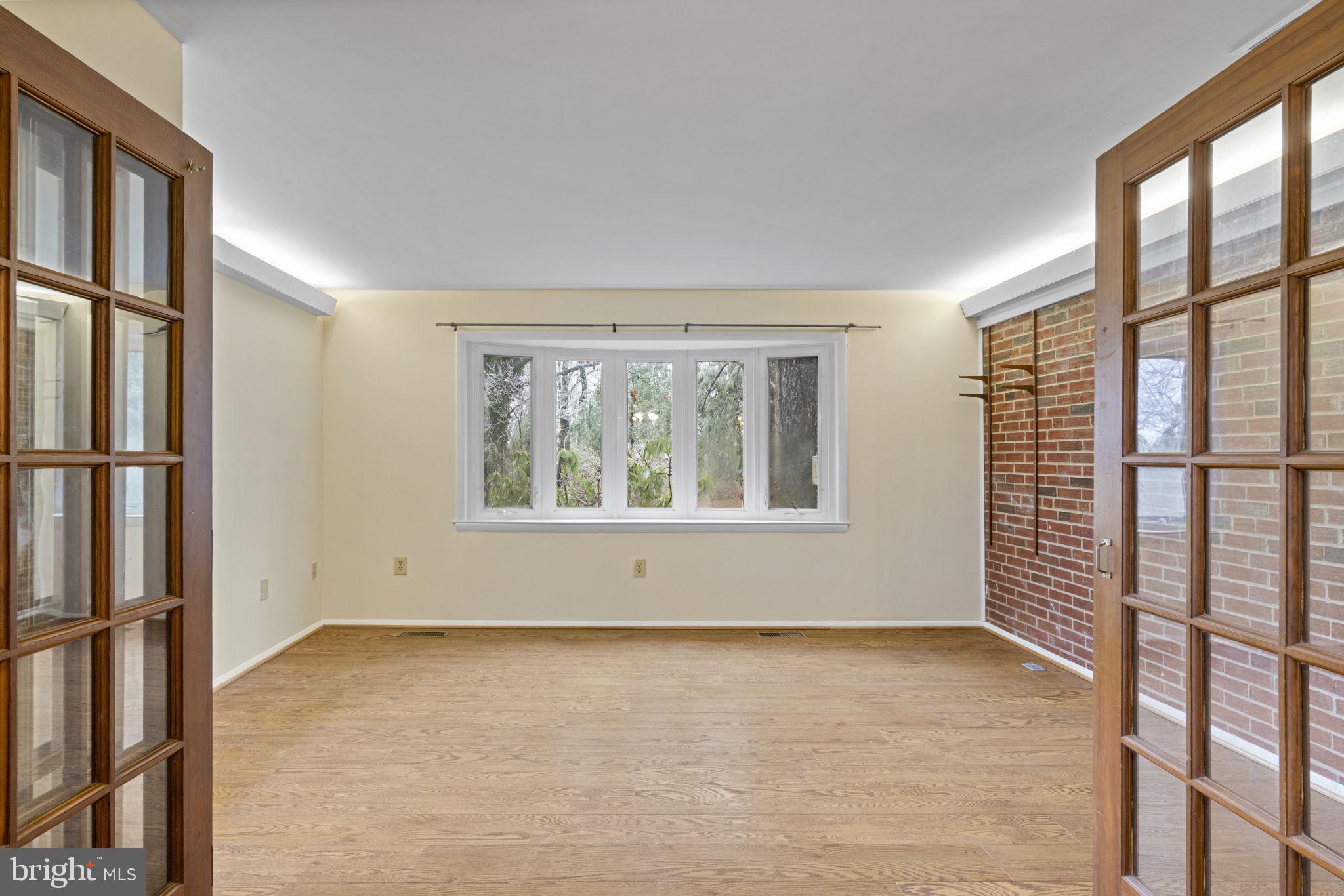 LAWNVALE ESTATES - Residential Lease