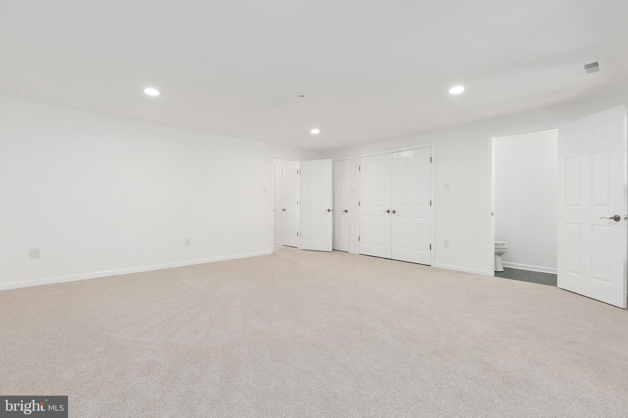 HOLLIFIELD STATION - Residential