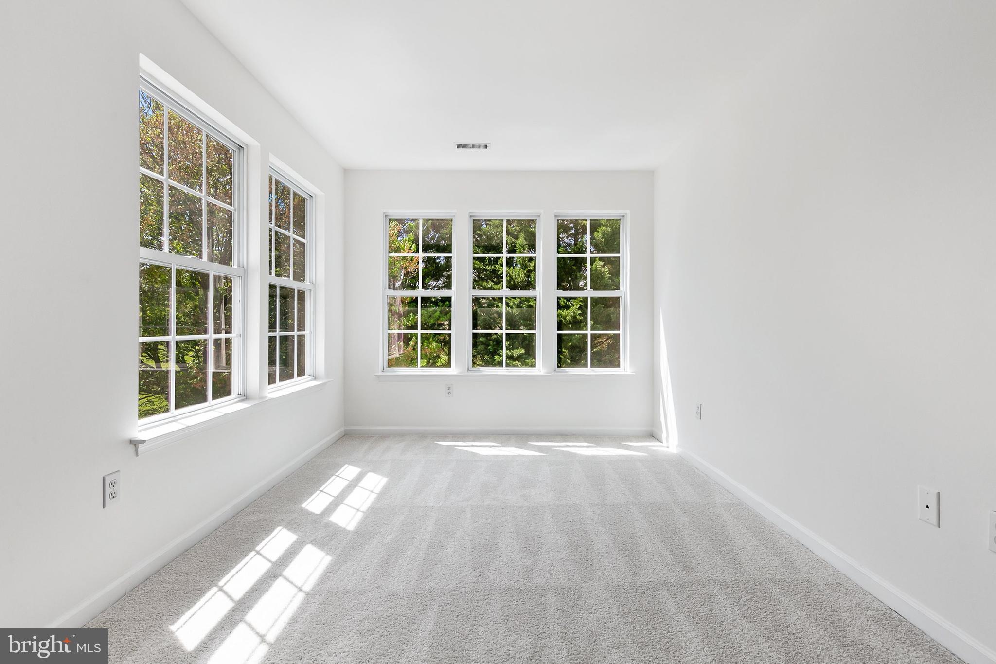 HOLLIFIELD STATION - Residential