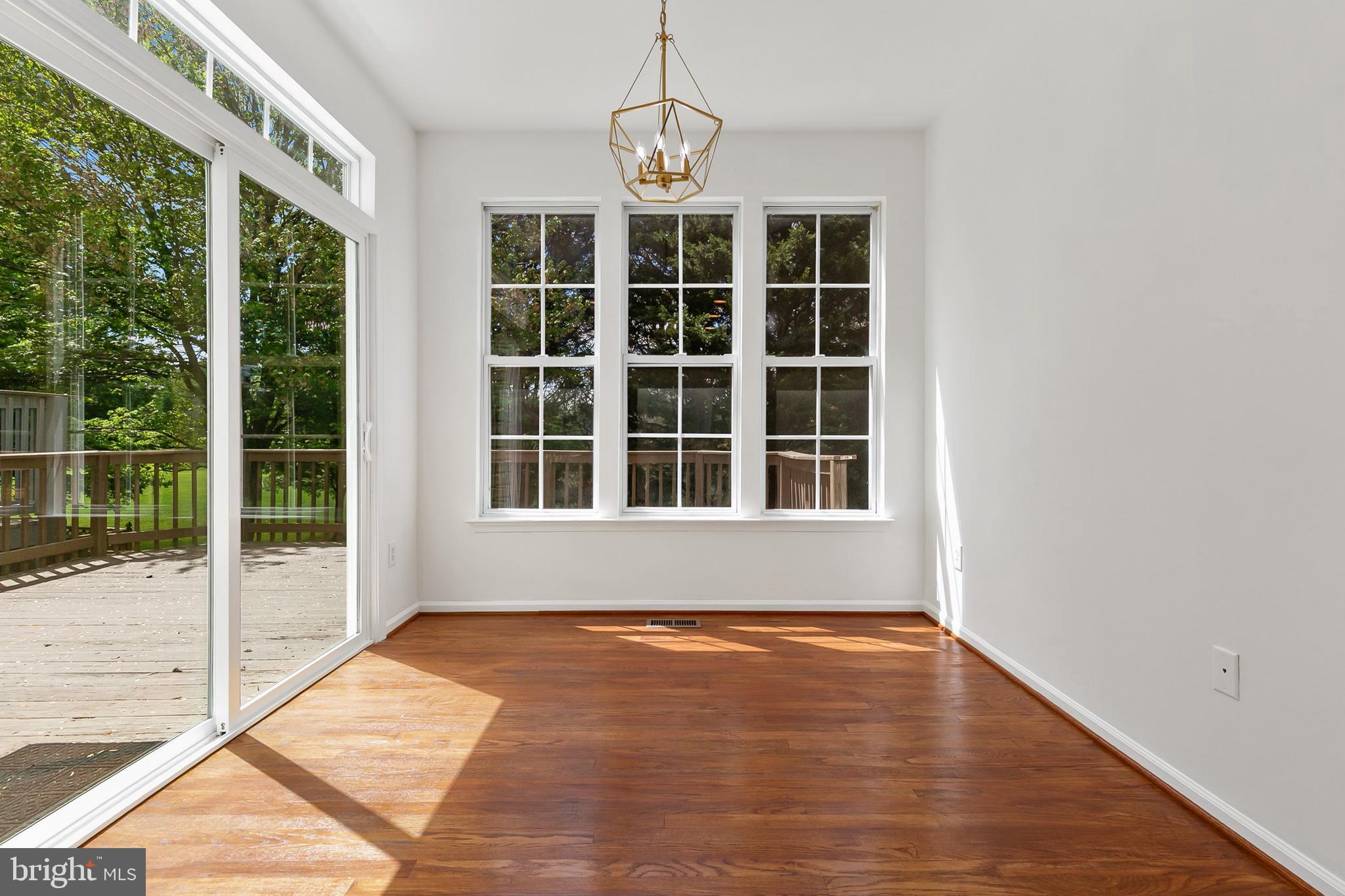 HOLLIFIELD STATION - Residential