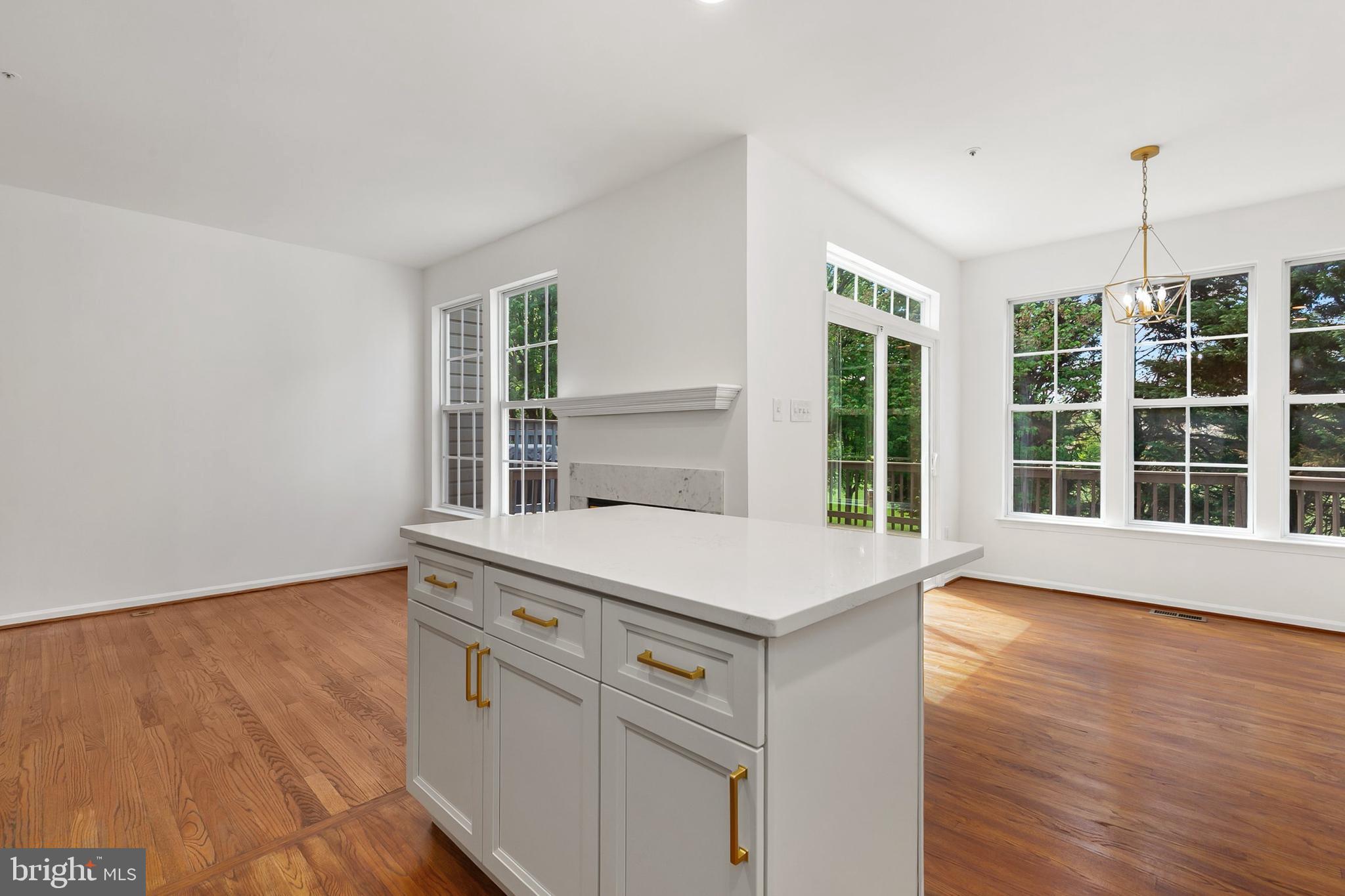 HOLLIFIELD STATION - Residential
