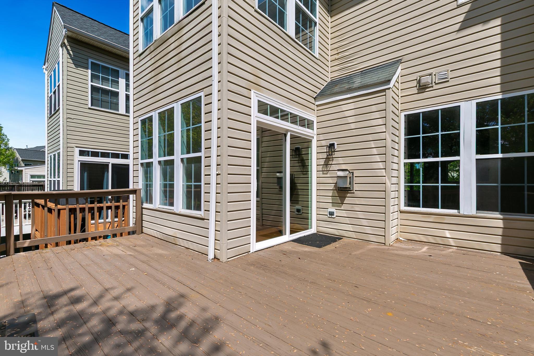 HOLLIFIELD STATION - Residential