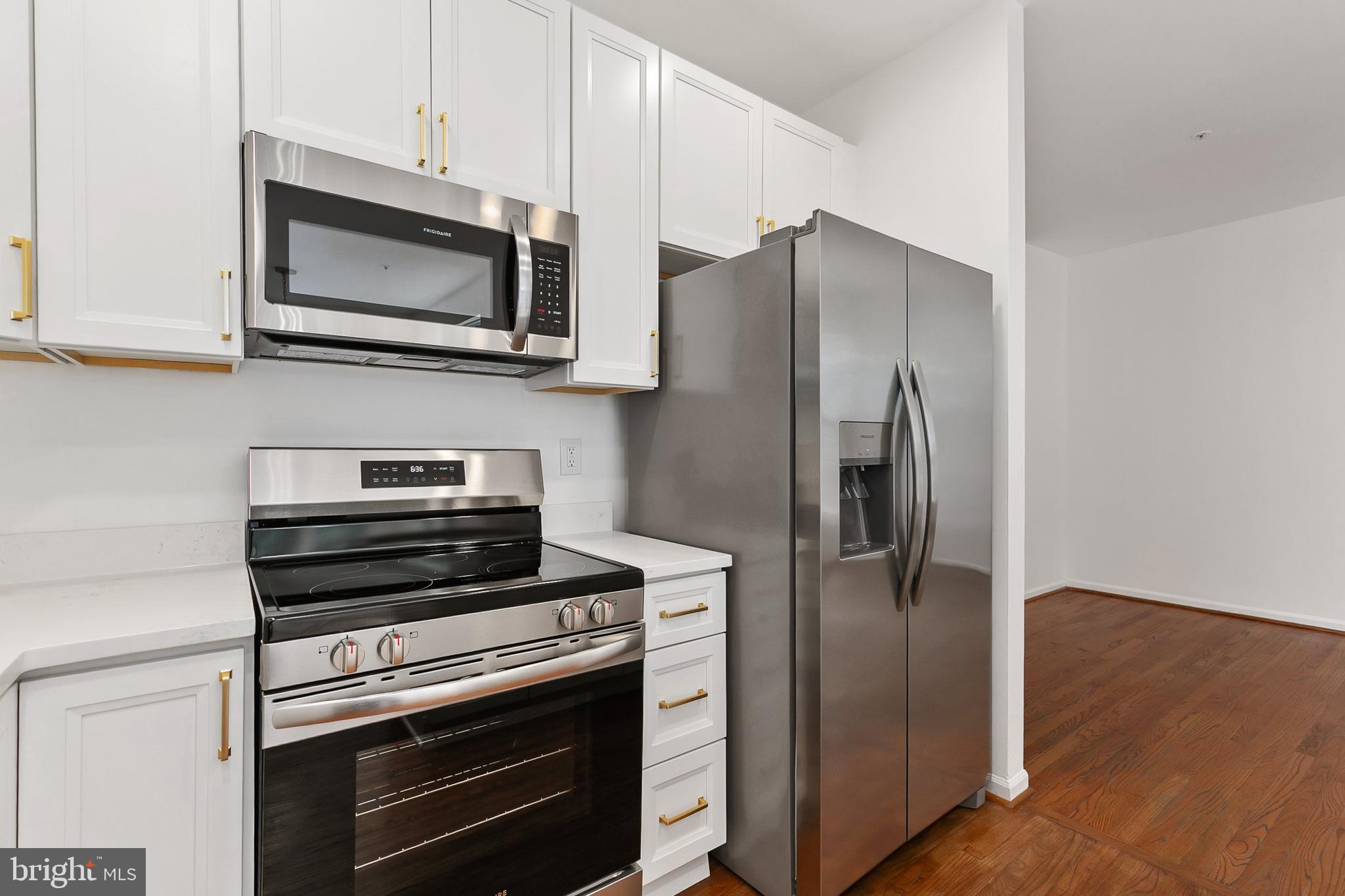 HOLLIFIELD STATION - Residential