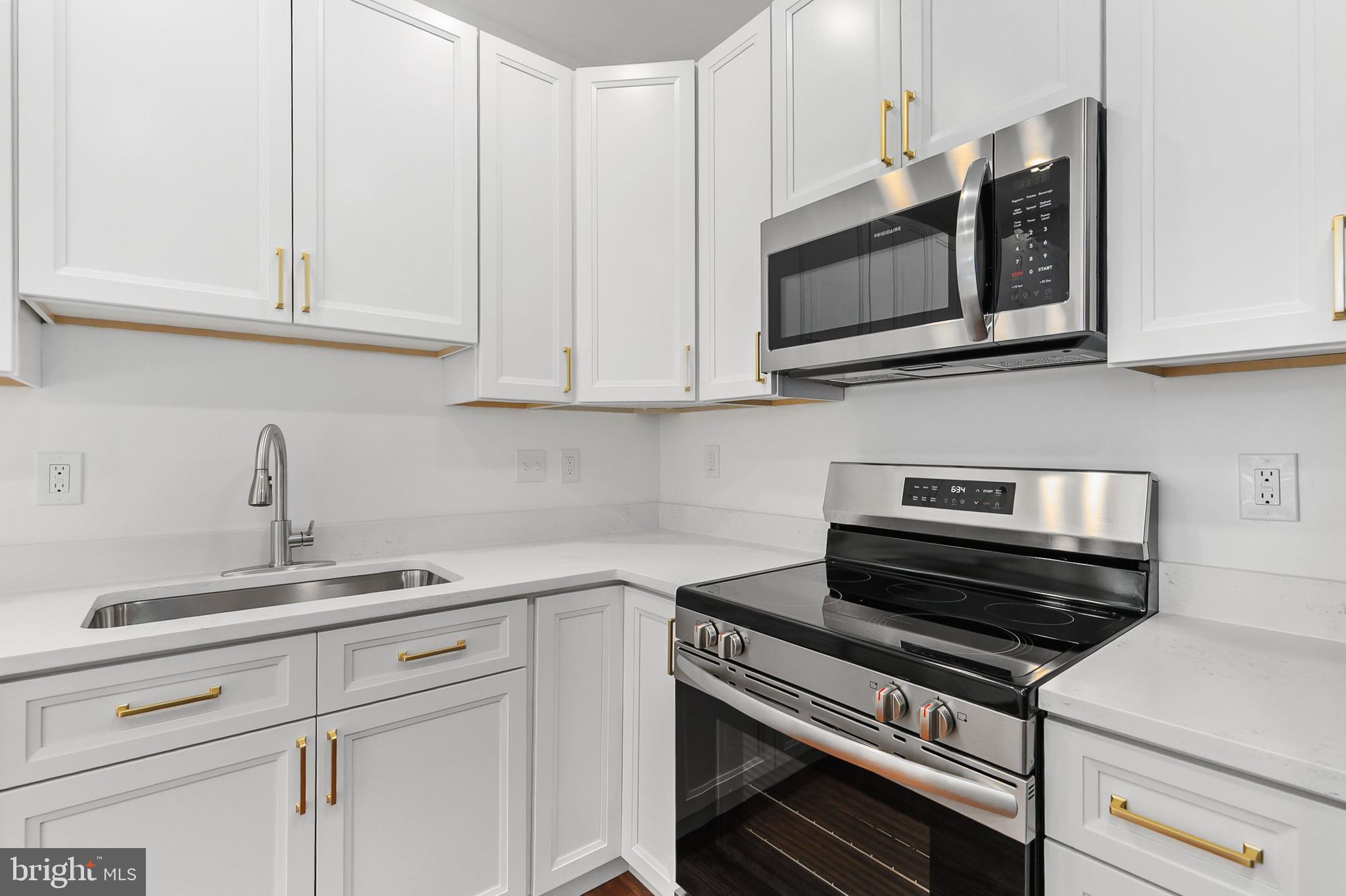 HOLLIFIELD STATION - Residential