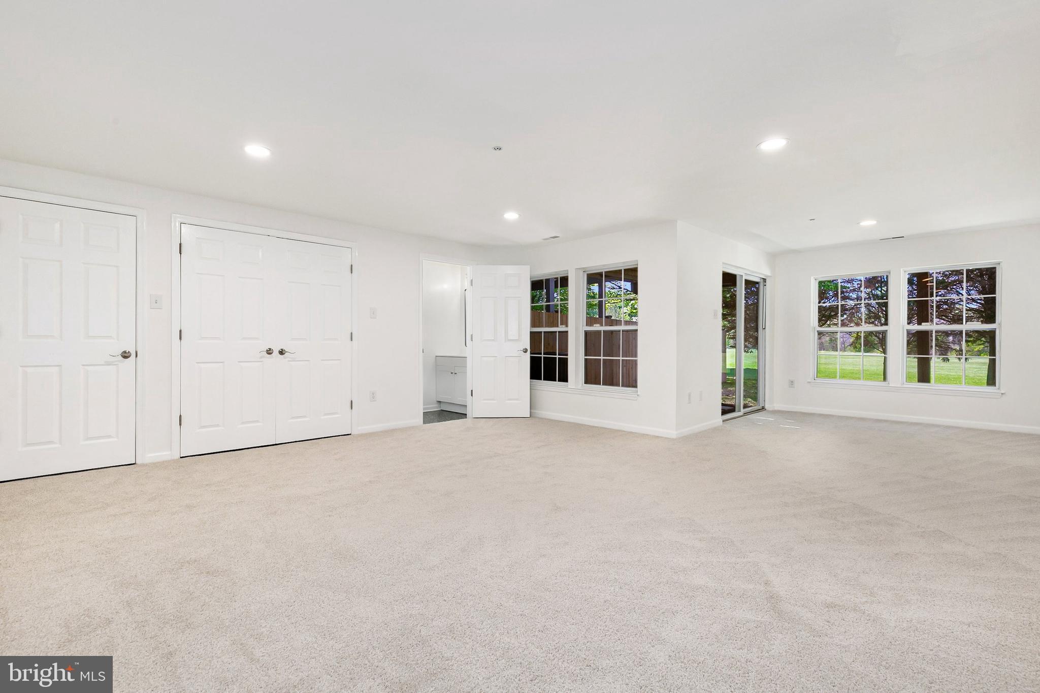 HOLLIFIELD STATION - Residential
