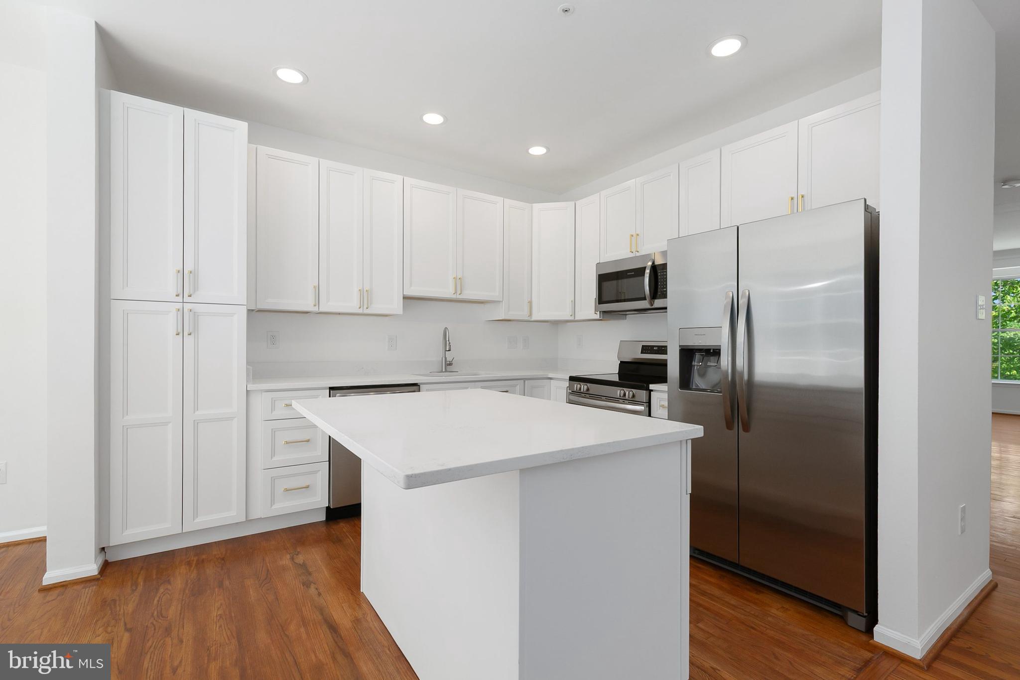 HOLLIFIELD STATION - Residential