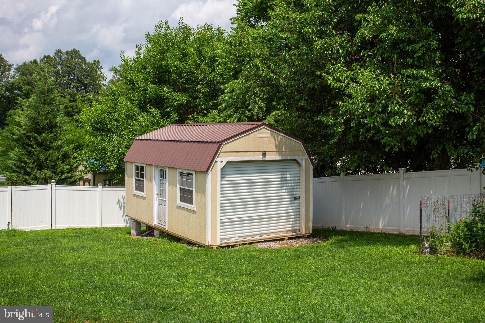 RUSTIC KNOLL - Residential
