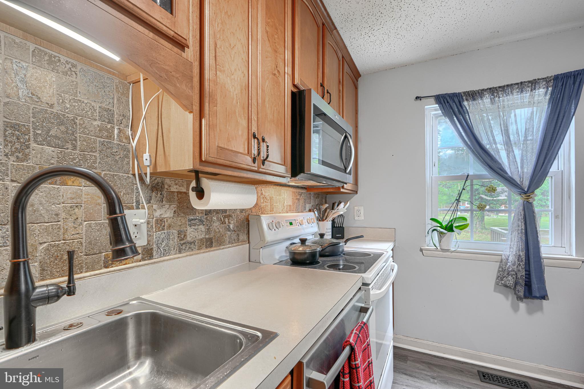 WOODSDALE MANOR - Residential