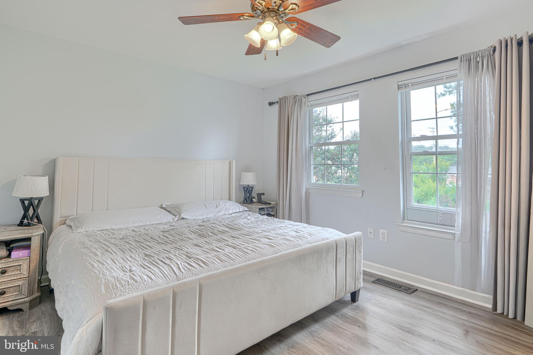 WOODSDALE MANOR - Residential