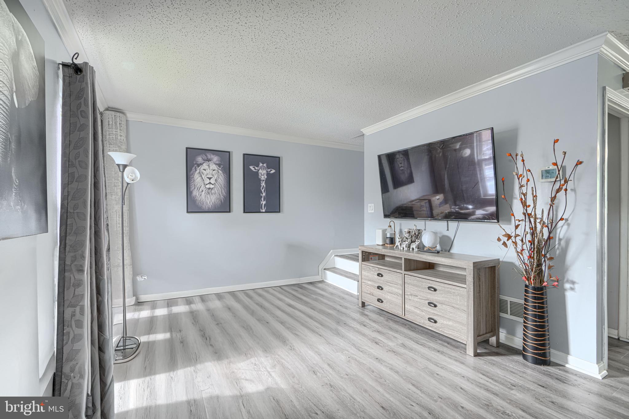 WOODSDALE MANOR - Residential