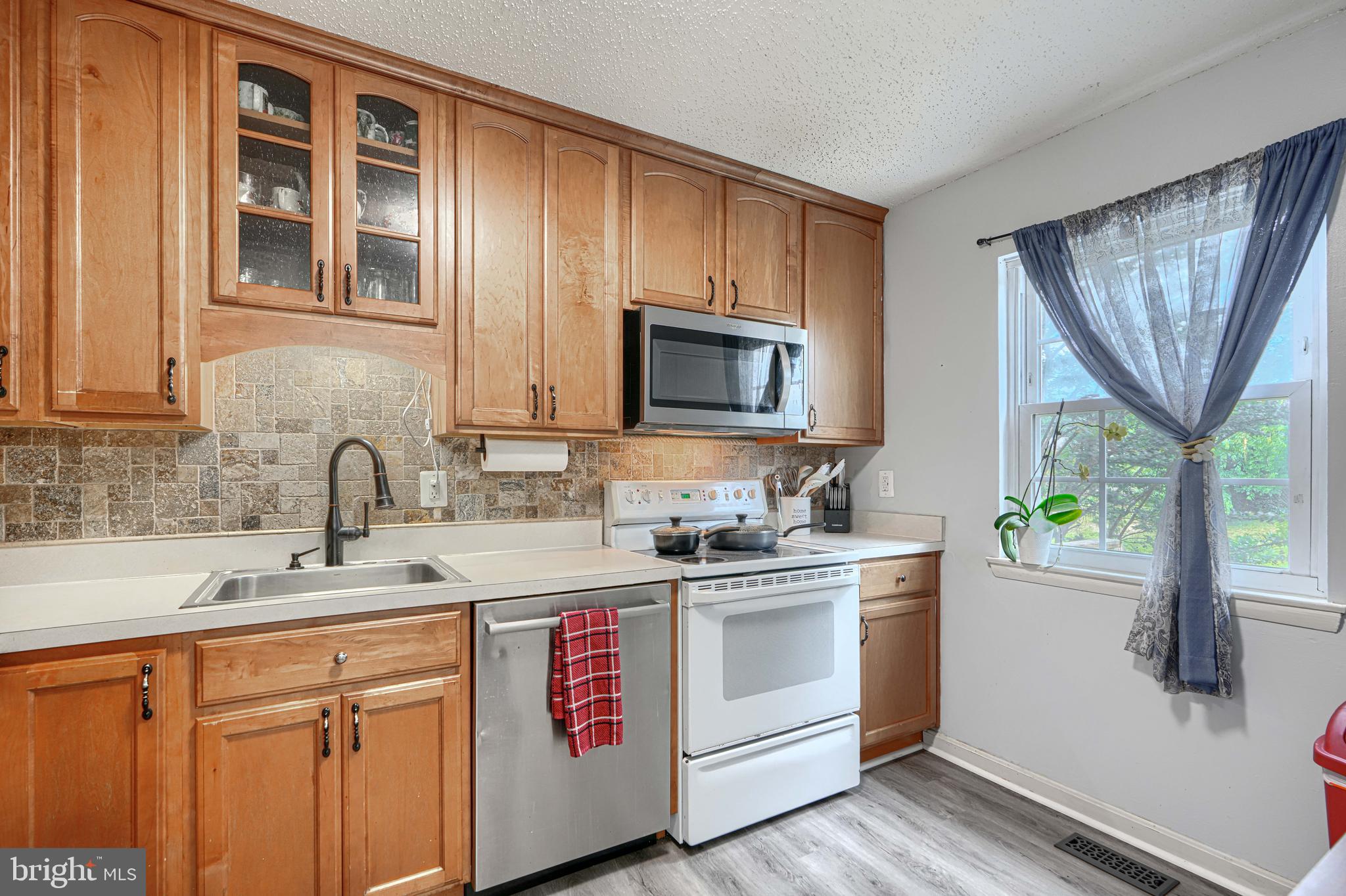 WOODSDALE MANOR - Residential