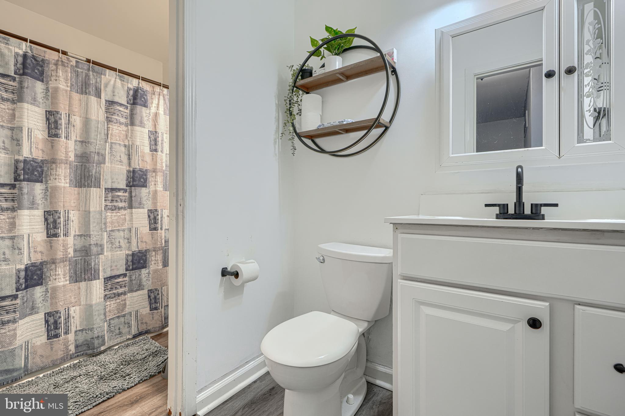 WOODSDALE MANOR - Residential