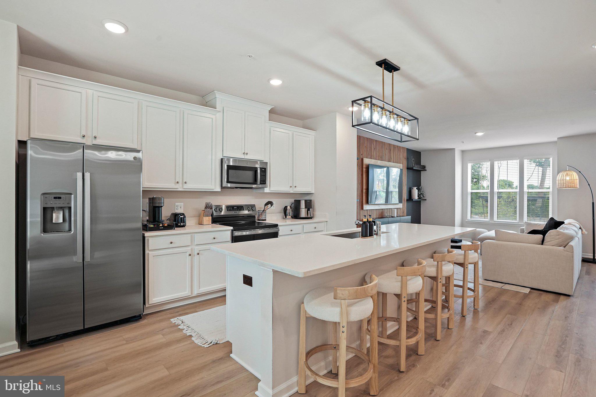 GATEWAY WEST - Residential