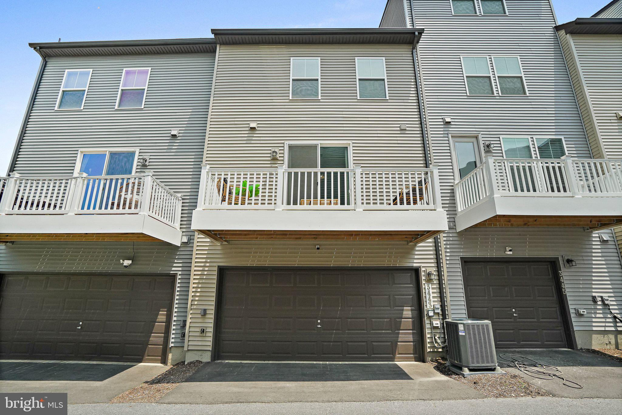 GATEWAY WEST - Residential