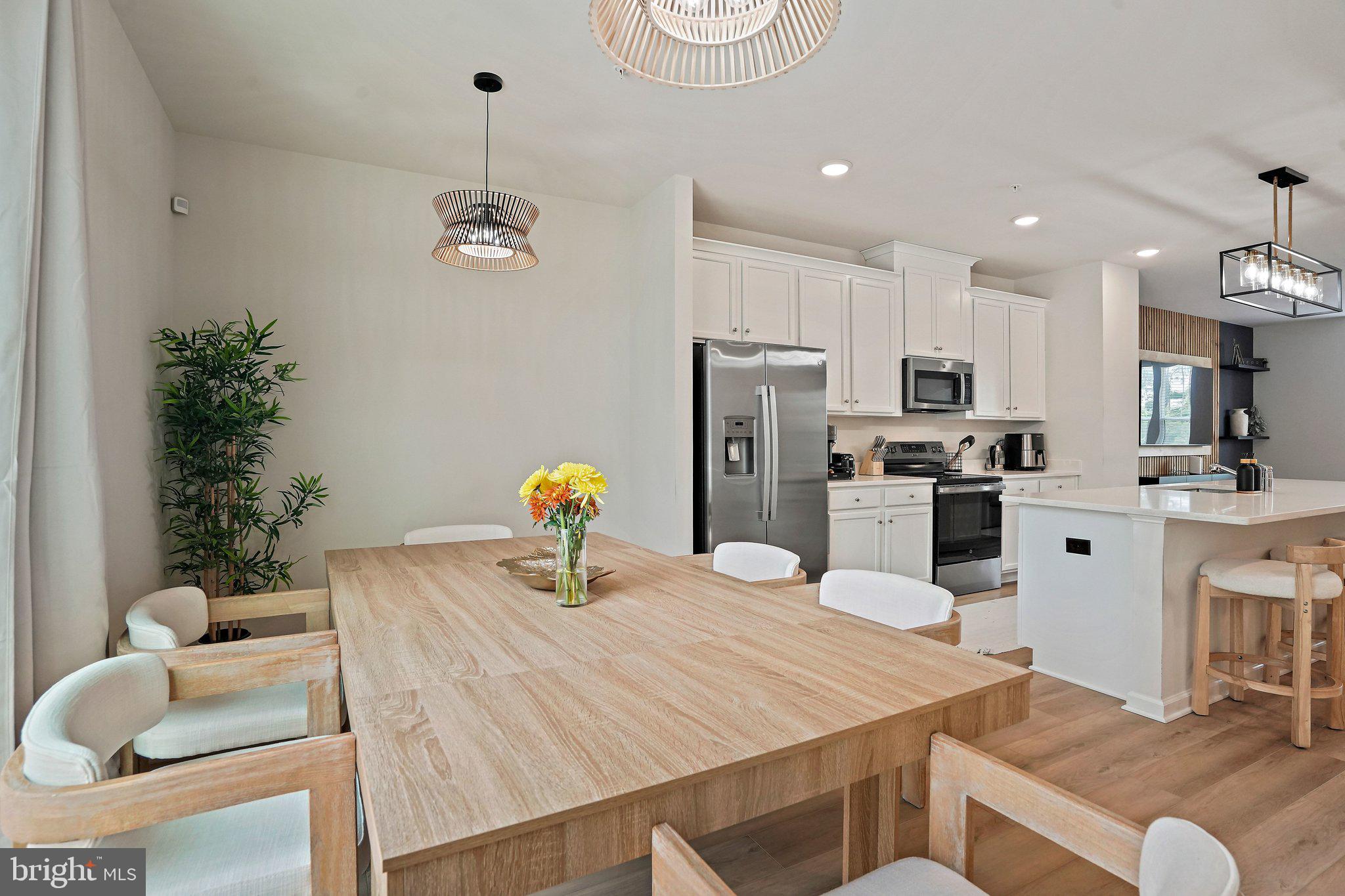 GATEWAY WEST - Residential