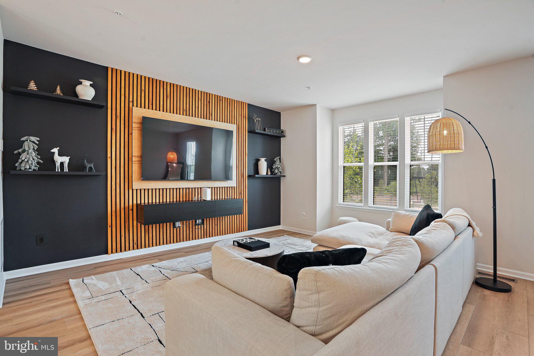 GATEWAY WEST - Residential