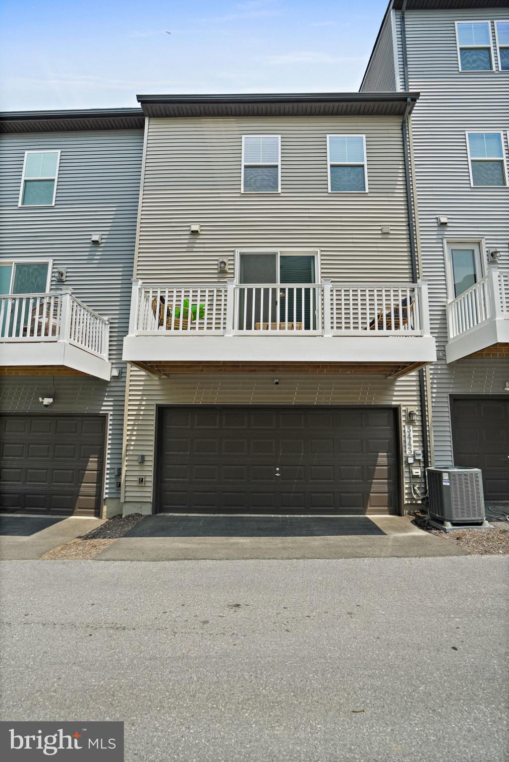 GATEWAY WEST - Residential