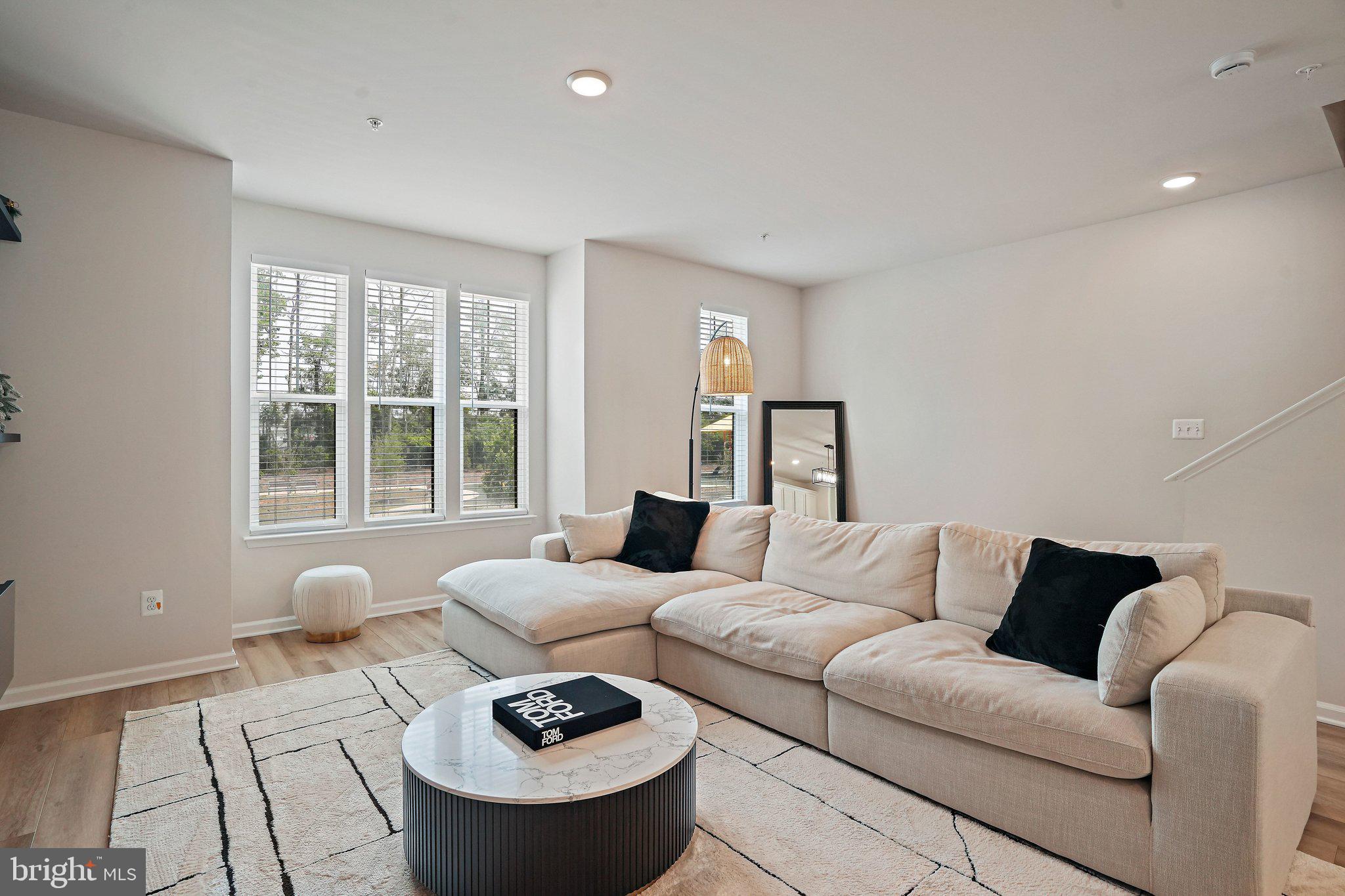 GATEWAY WEST - Residential