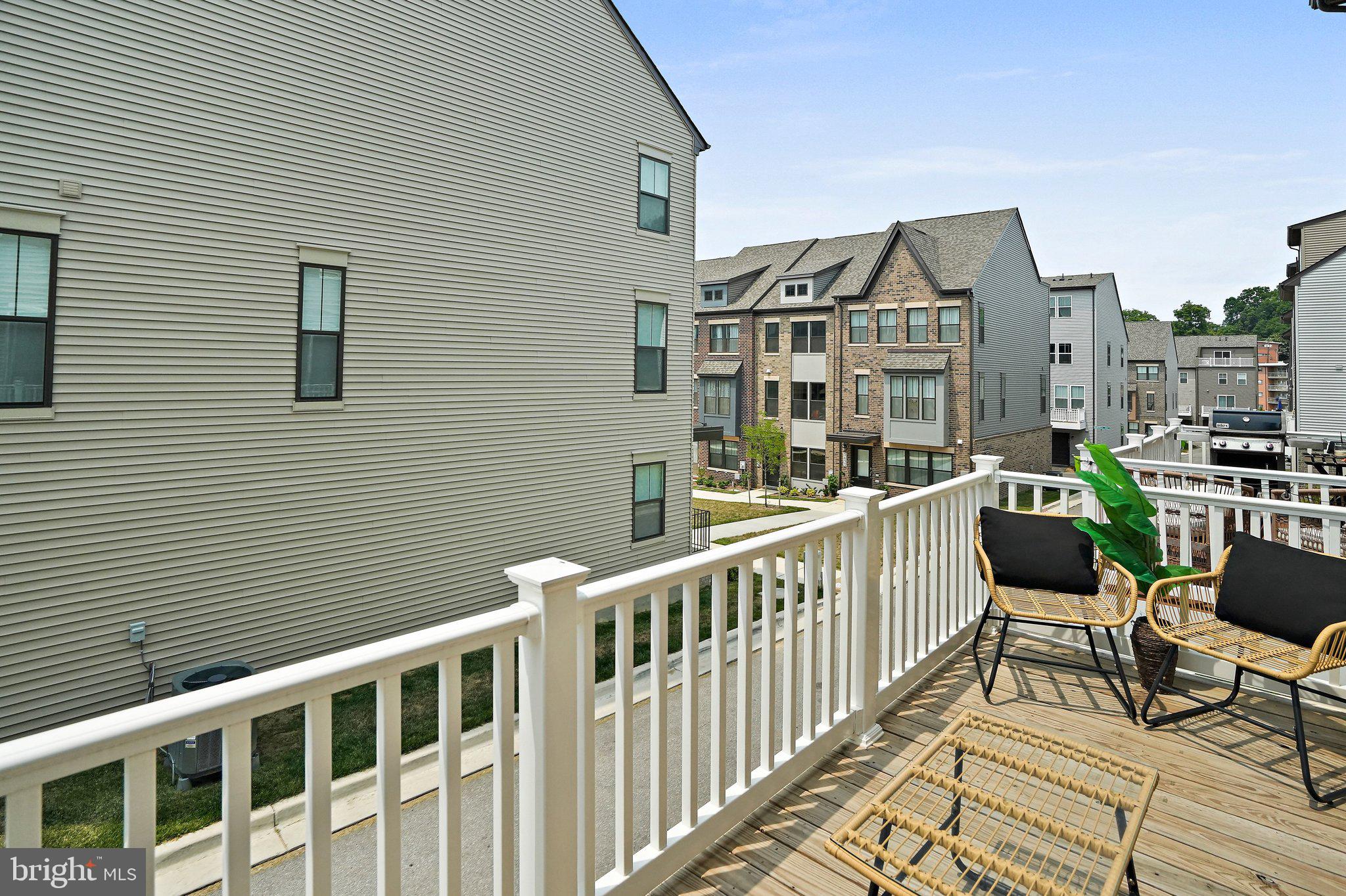 GATEWAY WEST - Residential