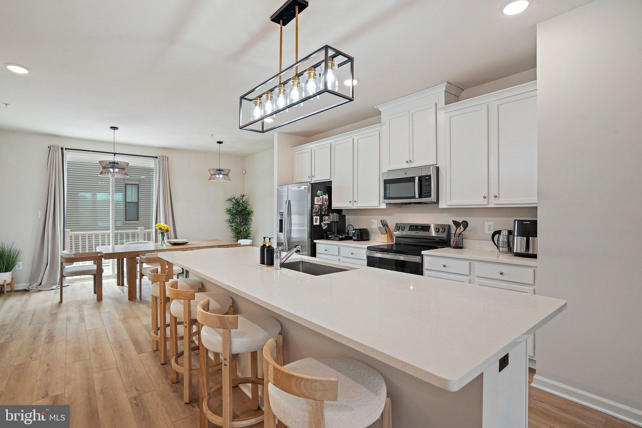 GATEWAY WEST - Residential