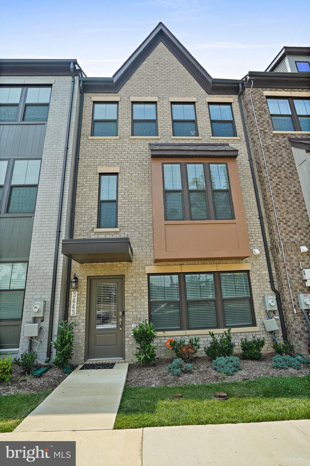 GATEWAY WEST - Residential